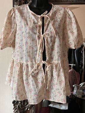 SHEIN Cream Floral Lace-Up Peplum Blouse with Pink Roses